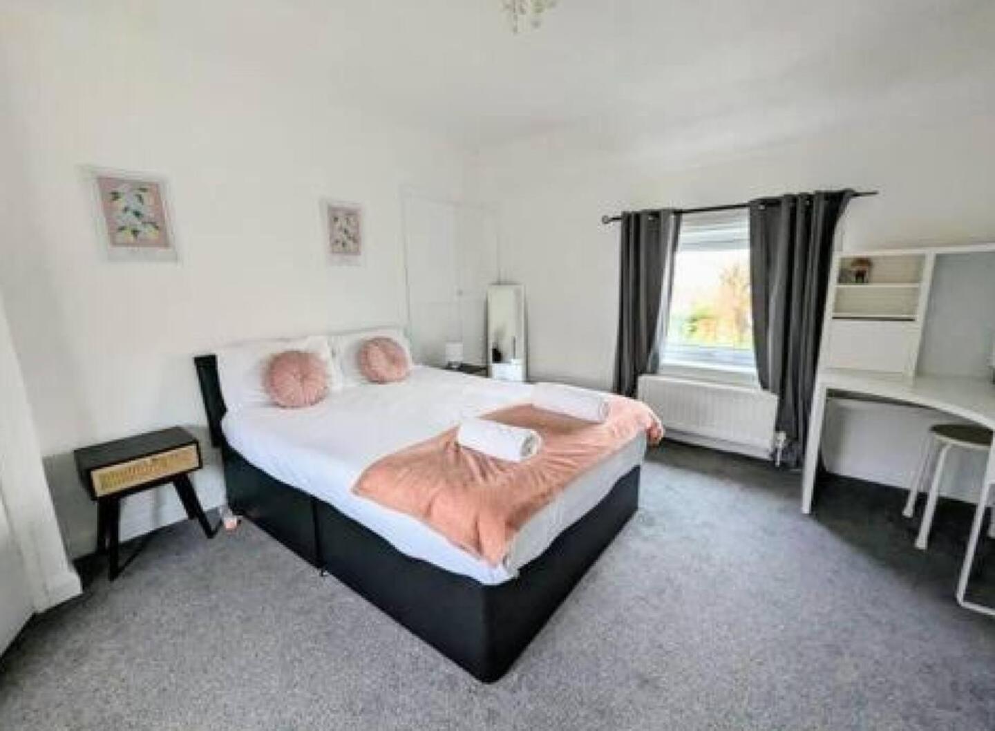 2 Bedroom Home With Driveway Close To Quayside Gateshead Eksteriør bilde